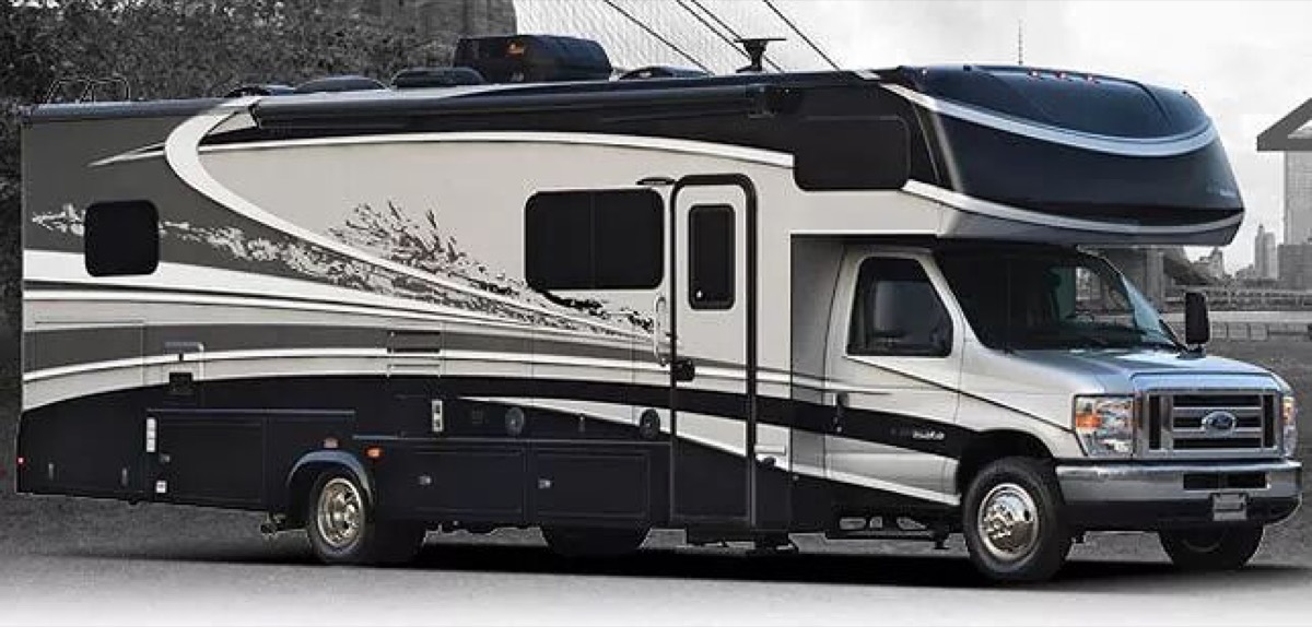 2018 Dynamax Isata 4 31DS Review